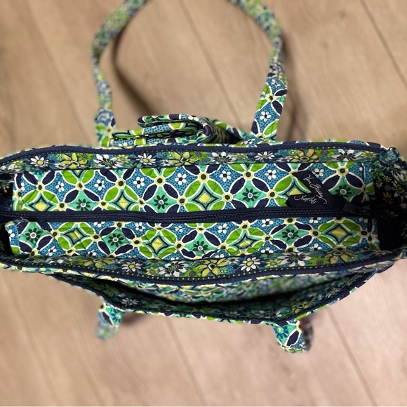 Vera Bradley “Daisy Dsisy)Lg Tote w/Wallet - Picture 16 of 16